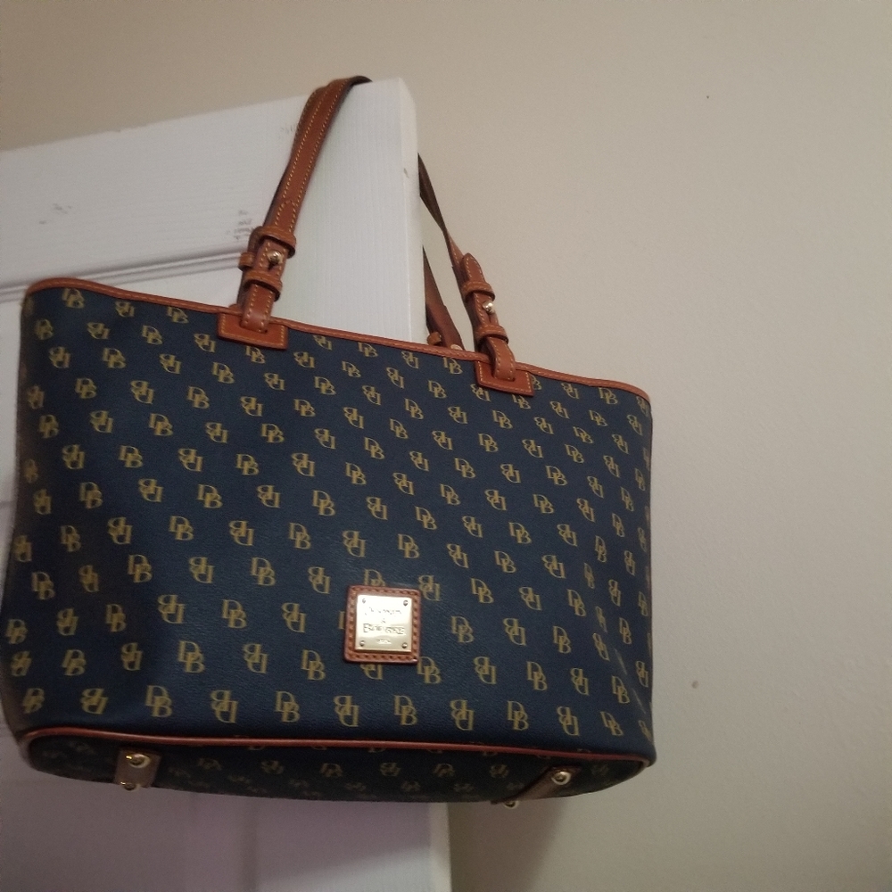 Dooney and Bourke Gretta Leisure Shopper